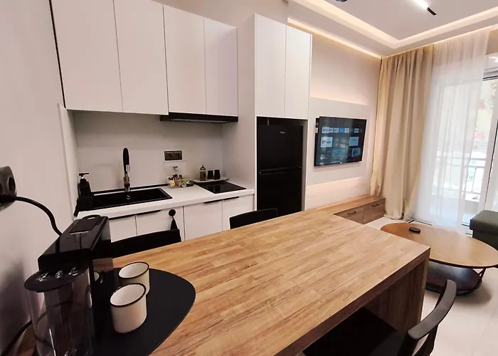 Апартаменты Sea Whisper Luxury